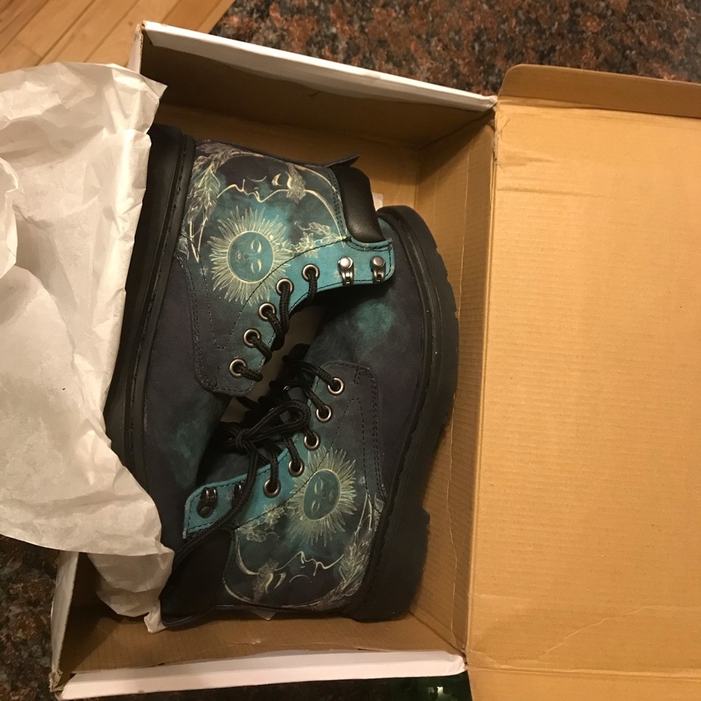 Women’s Elephantsity boots